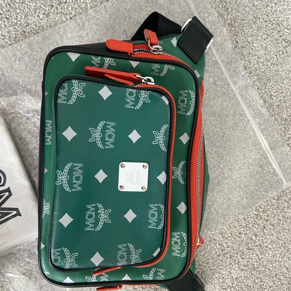 MCM Resnick Eden Green Reflective Leather Belt Bag - Picture 8 of 8